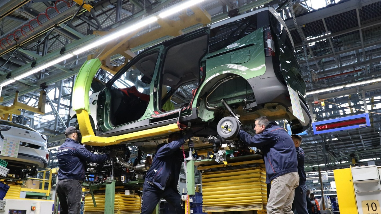 Η παραγωγή των ολοκαίνουργιων Ford Transit Courier και Ford Tourneo Courier ξεκίνησε στο εργοστάσιο της Ford Otosan στην Κραϊόβα της Ρουμανίας 
