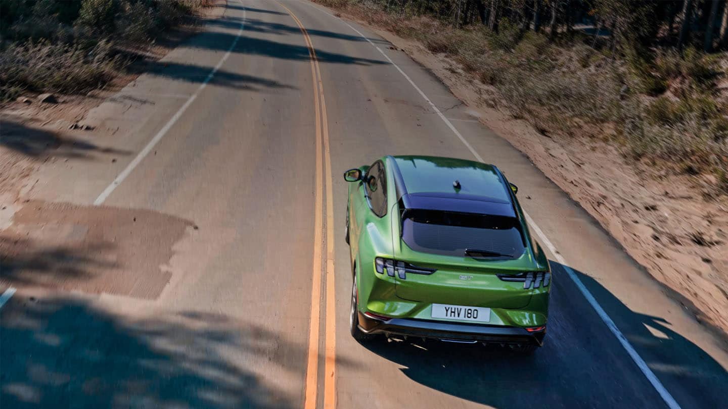 Ford Mustang Mach-E GT χρώματος Eruption Green.
