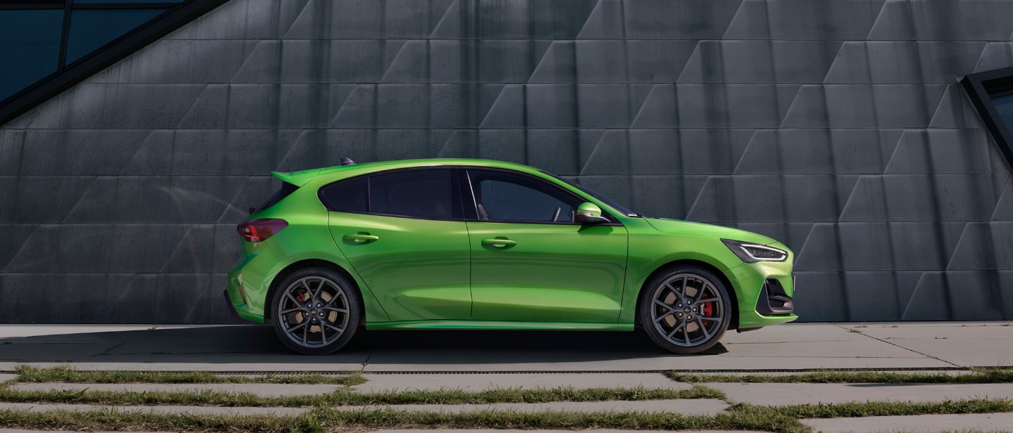 Side view of a green Ford Focus ST