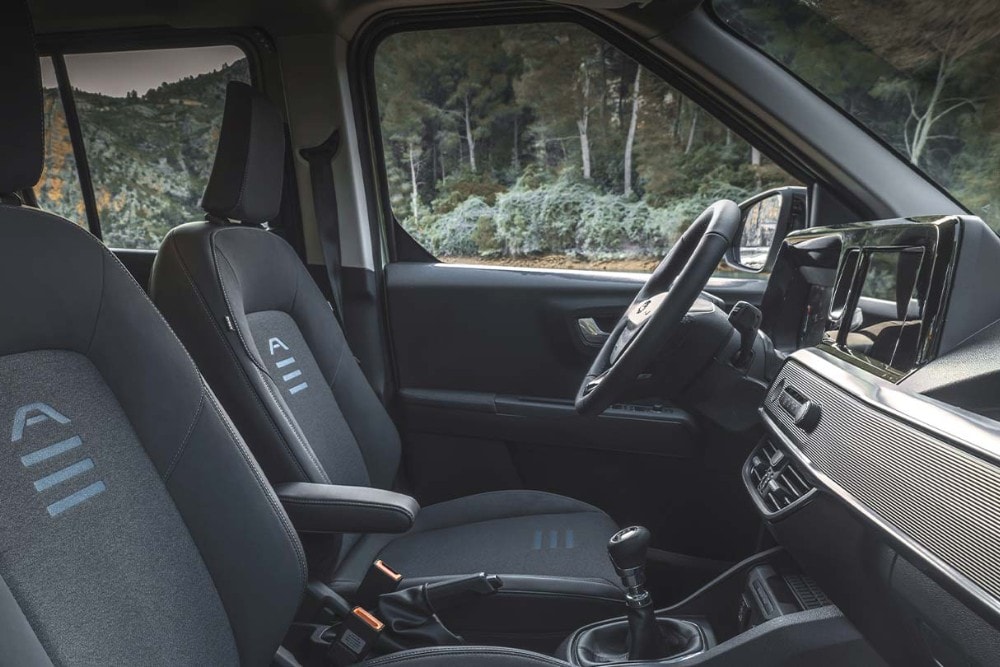 Τα μπροστινά καθίσματα του Ford Tourneo Courier.