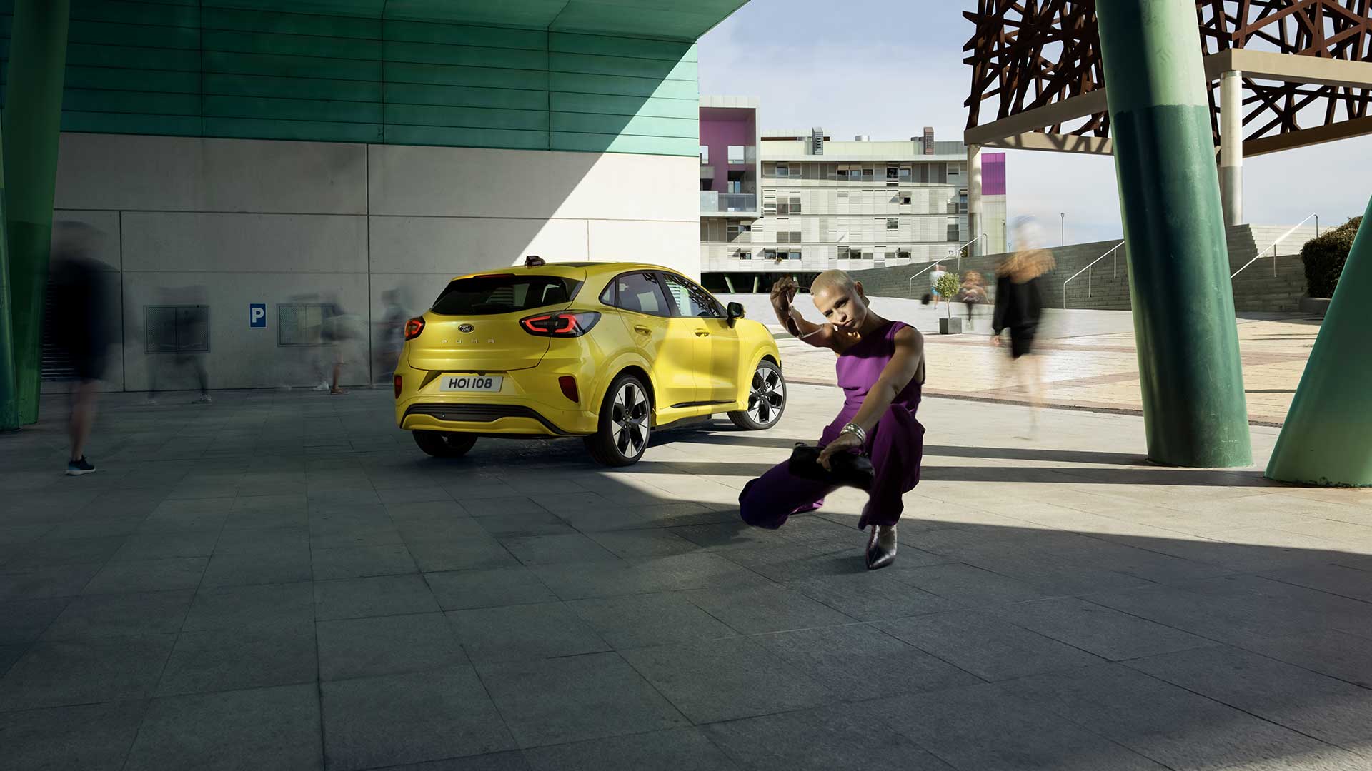 Πίσω άποψη ενός ηλεκτρικού Ford Puma Gen-E®.