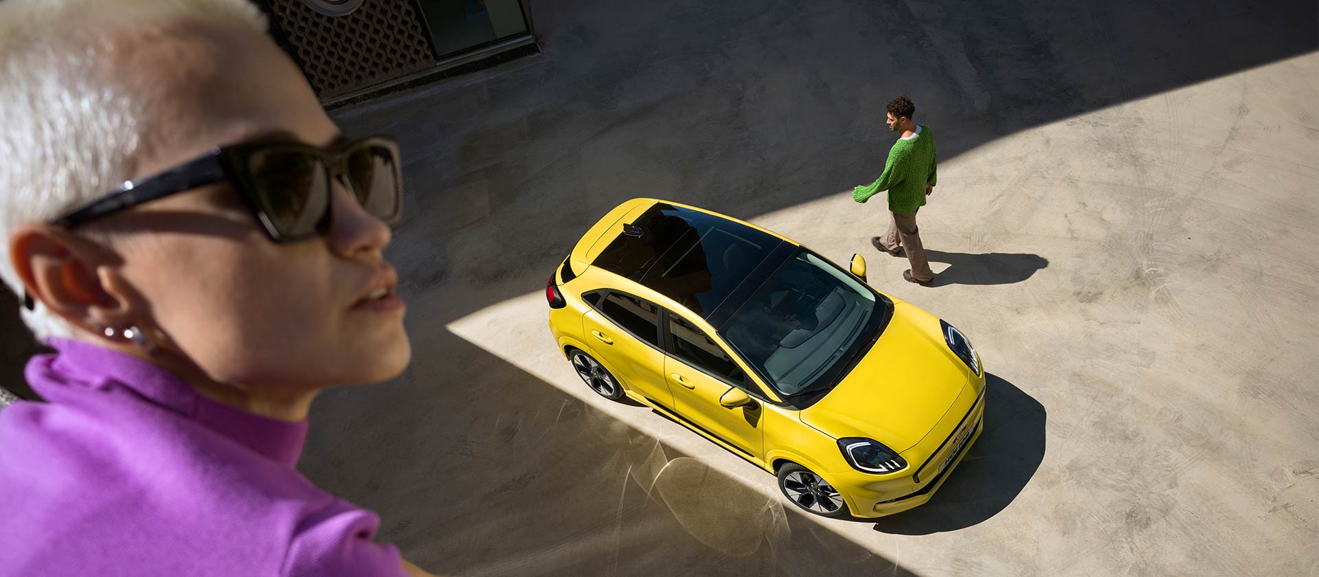 Εναέρια άποψη ενός ηλεκτρικού Ford Puma Gen-E®.