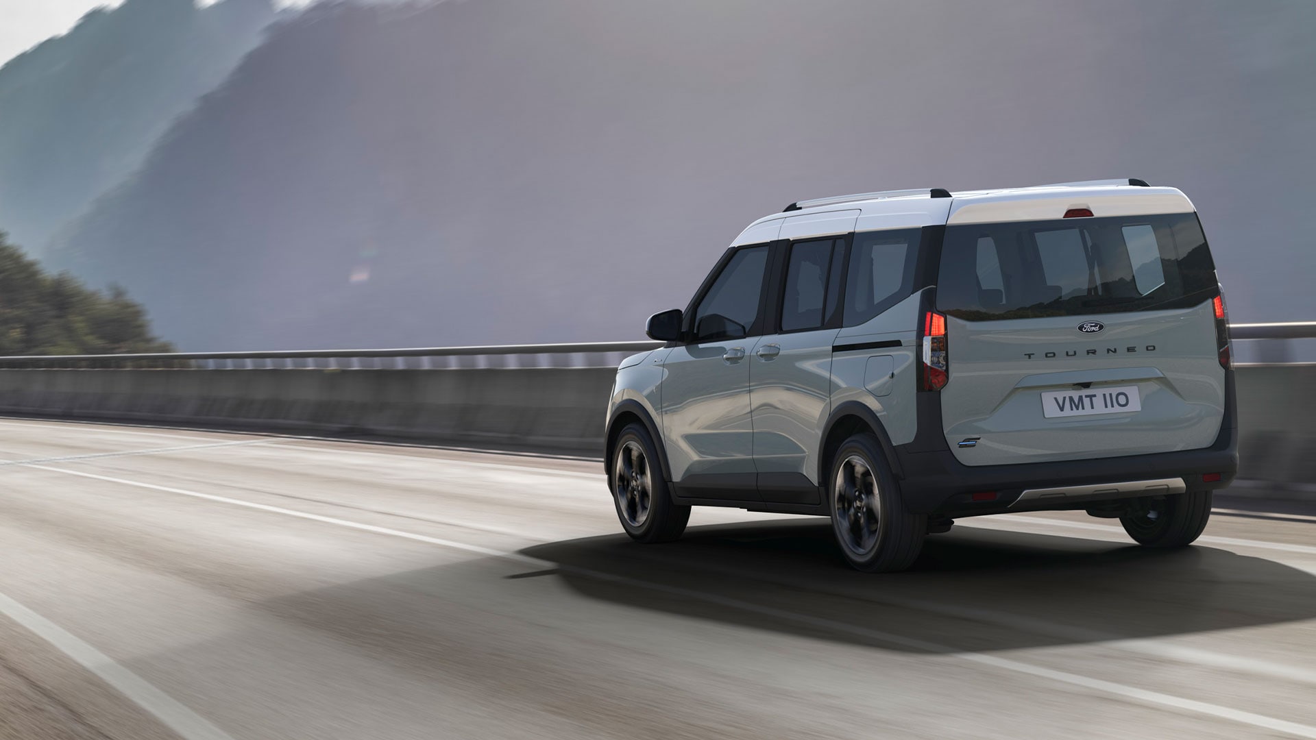 Ford E Tourneo Courier Active στο δρόμο