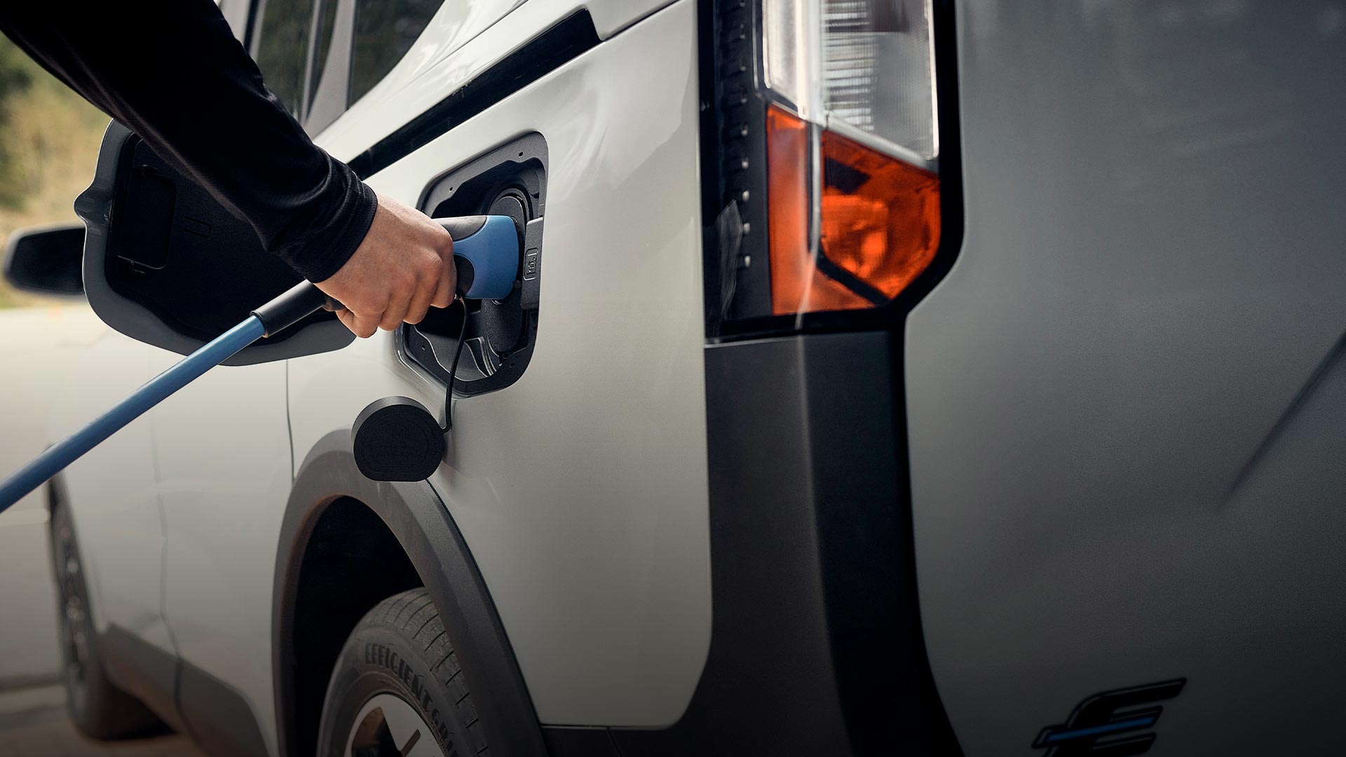 Ford E Tourneo Courier Active με πρίζα φόρτισης