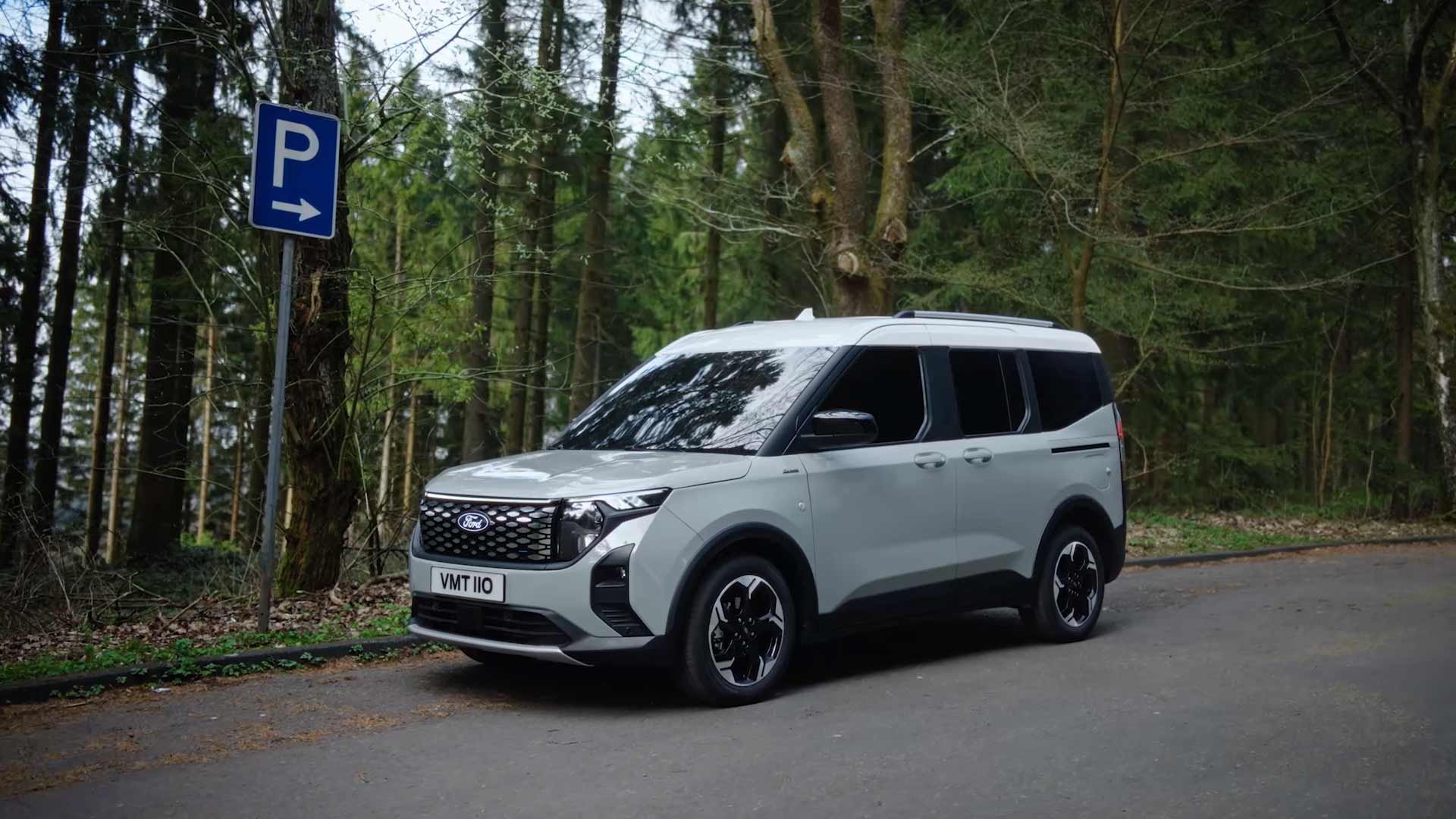 Ford E Tourneo Courier Active στο δάσος