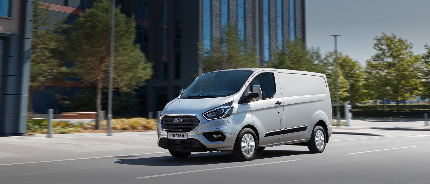 Ford Transit Custom PHEV driving in city 