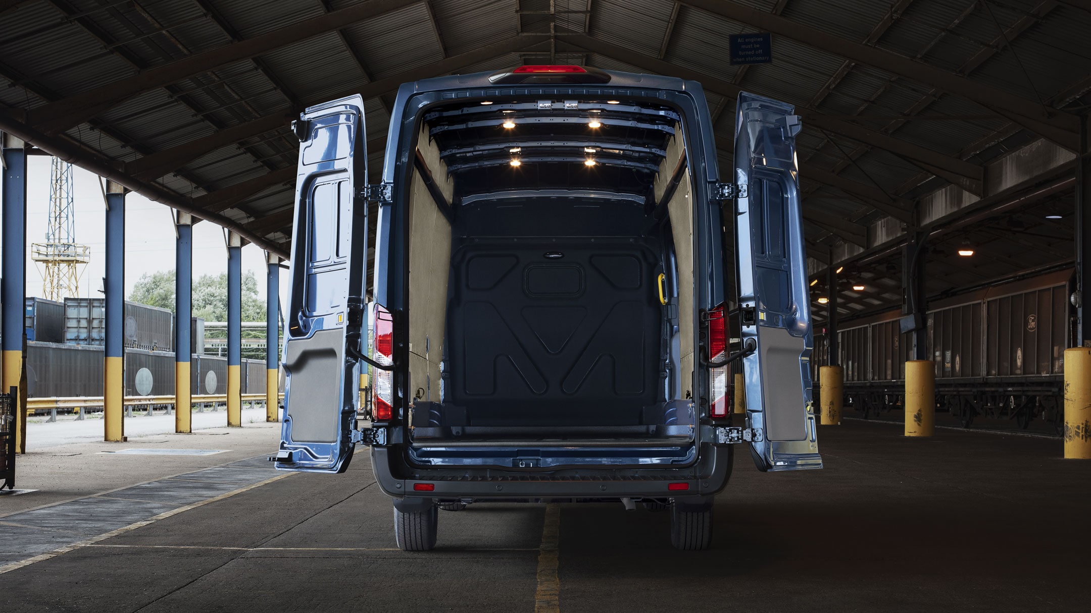 Ford Transit van με δυνατότητα χώρου φόρτωσης μέχρι 15.1 κ.μ.