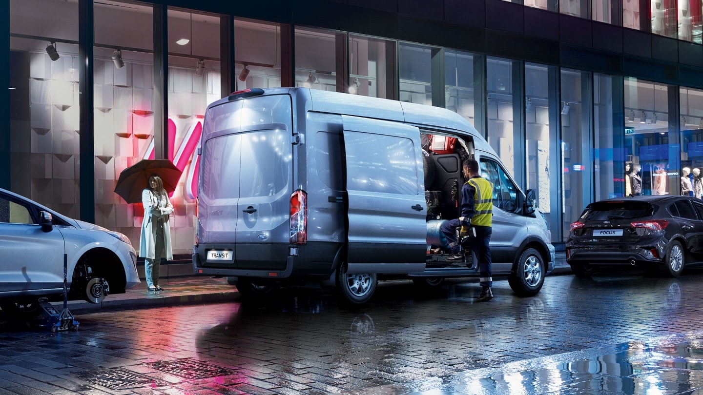 Πλαϊνή πόρτα χώρου φόρτωσης ενός Ford Transit van