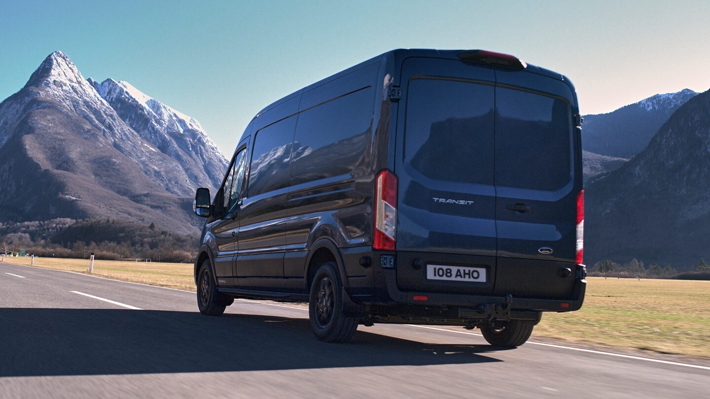 Μοντέλο Ford Transit Trail με μεταλλικό χρώμα αμαξώματος