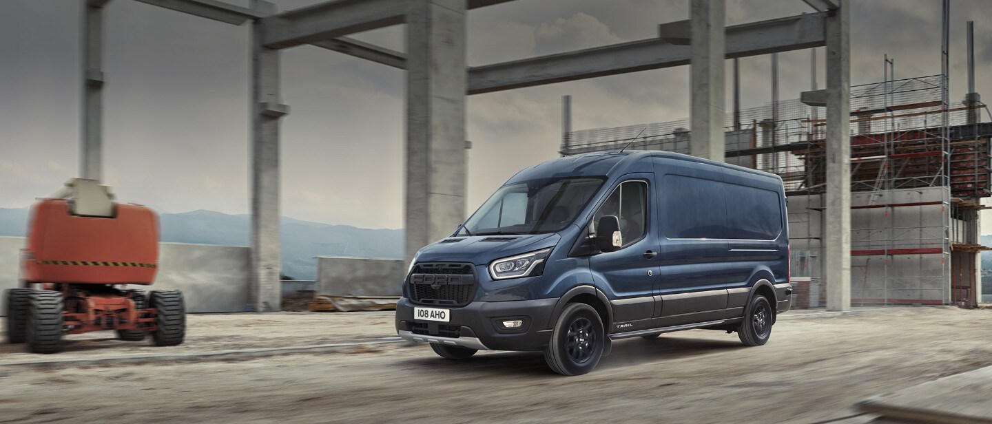 Μοντέλο Ford Transit Trail με μεταλλικό χρώμα αμαξώματος