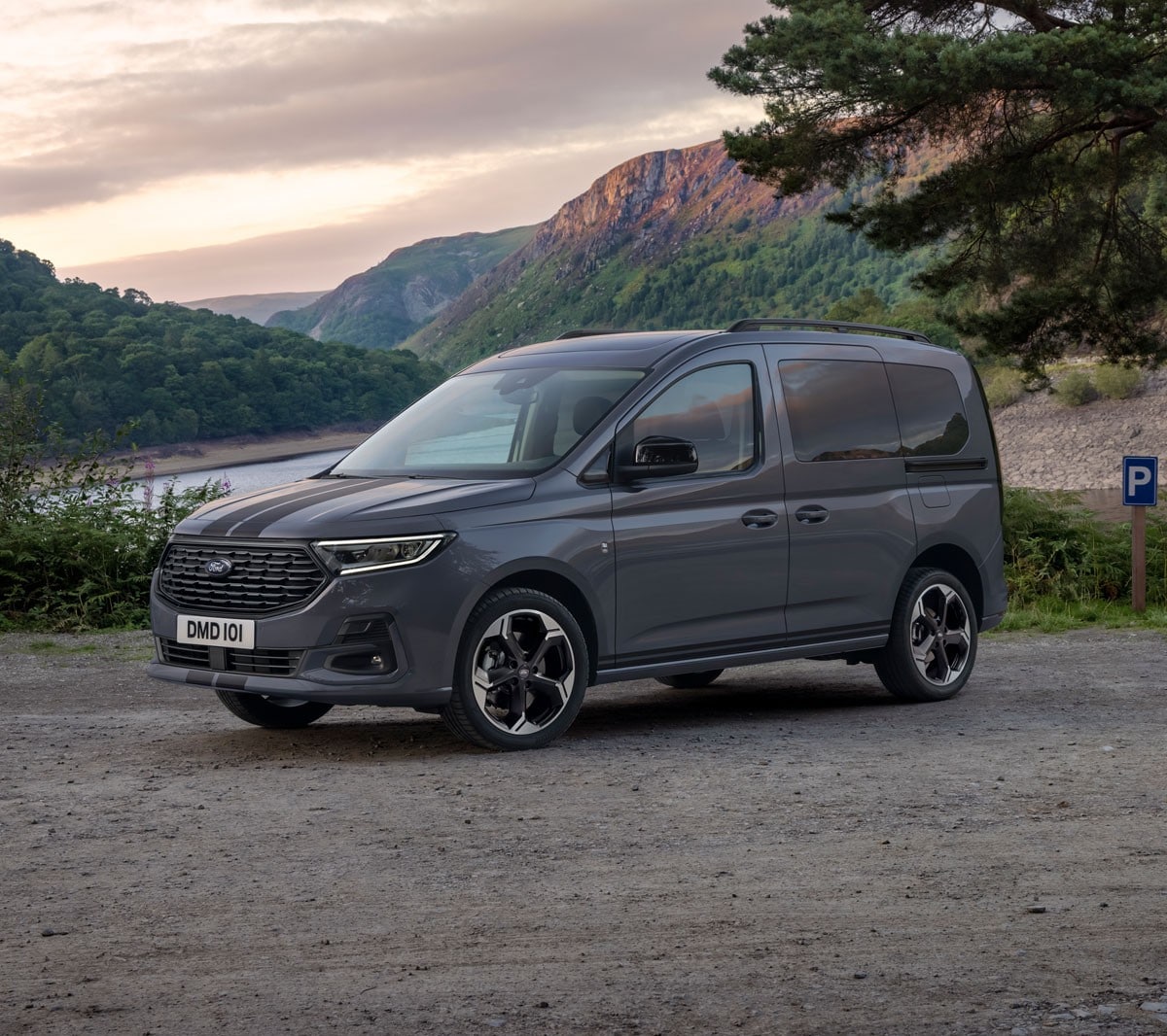 Ford Tourneo Connect Sport profile view