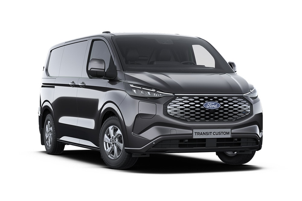 Μπροστινή αριστερή γωνία ενός dark grey Ford E-Transit Custom Limited σε λευκό φόντο.