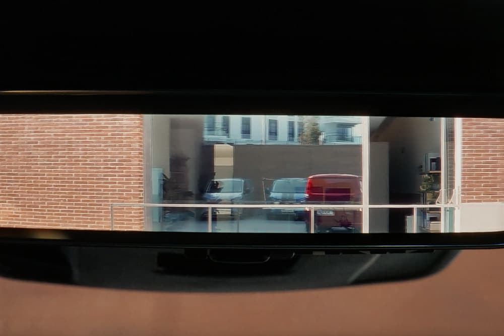 Ψηφιακός καθρέφτης μέσα σε ένα Ford Transit Custom.