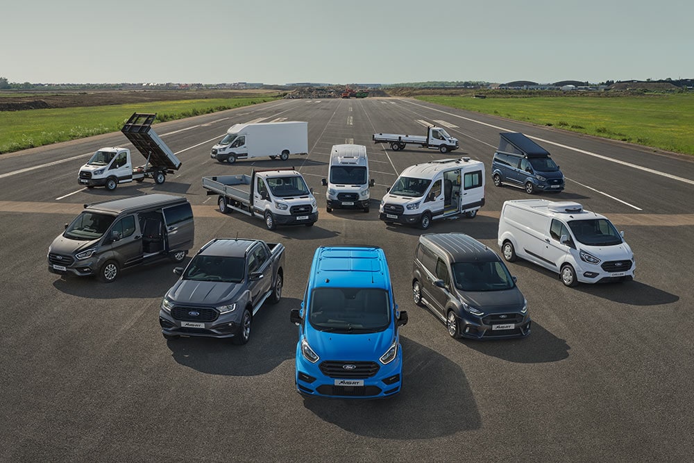 Ποικιλία επαγγελματικών οχημάτων Ford.