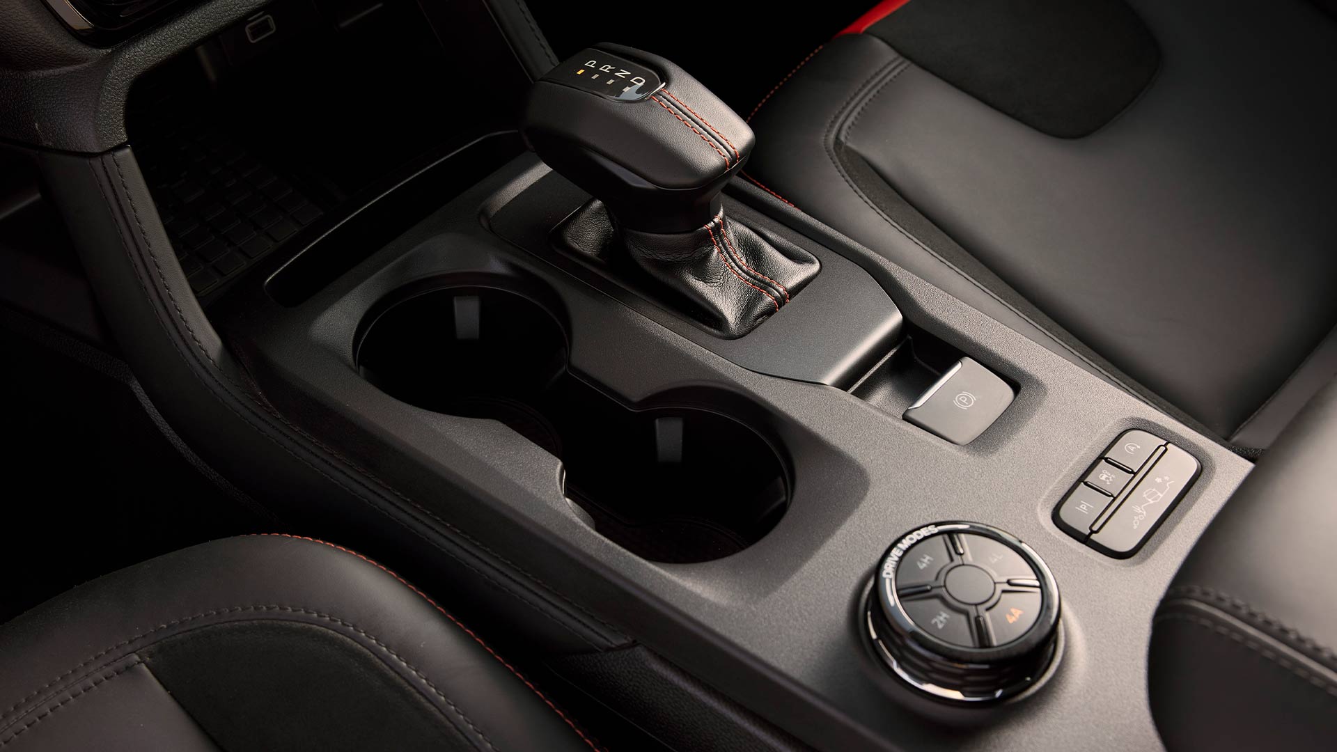 Κεντρική κονσόλα ενός Ford Ranger Raptor με επιλογέα προφίλ οδήγησης.