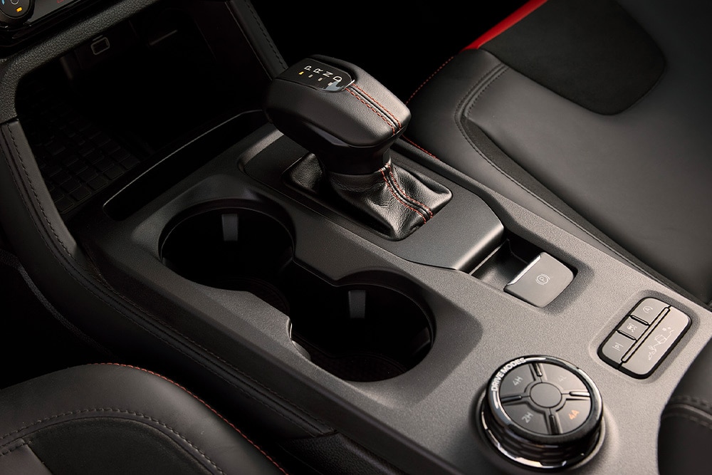 Κεντρική κονσόλα ενός Ford Ranger Raptor με επιλογέα προφίλ οδήγησης.