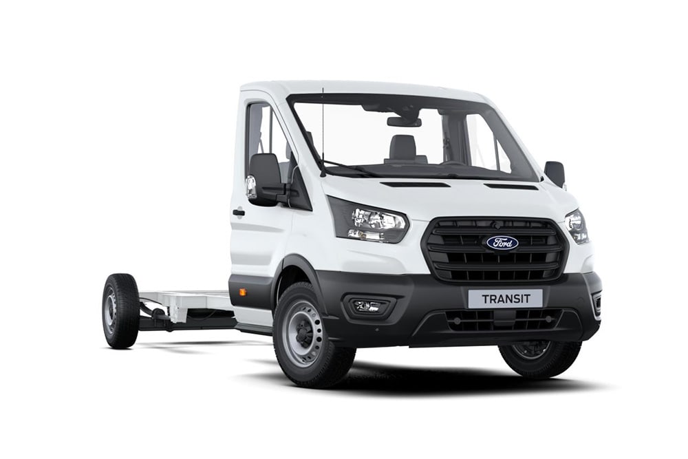 Λευκό Ford Transit Chassis Skeletal van σε λευκό φόντο.