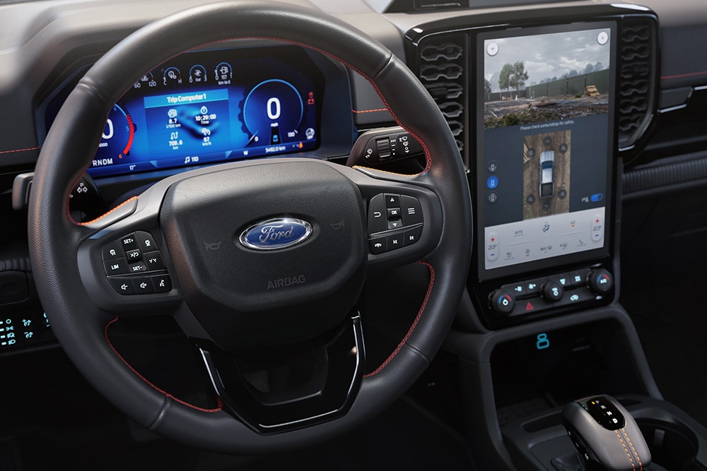 Το τιμόνι του Ford Ranger, ο ψηφιακός πίνακας οργάνων και η οθόνη infotainment.