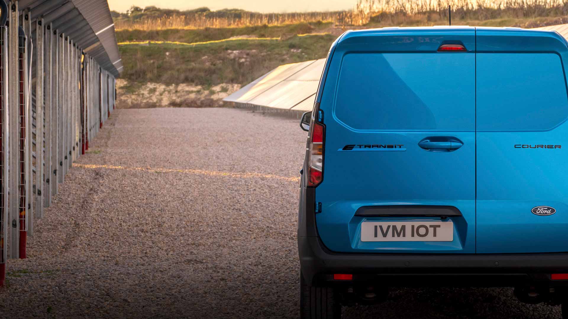 Πίσω όψη Ford E-Transit Courier