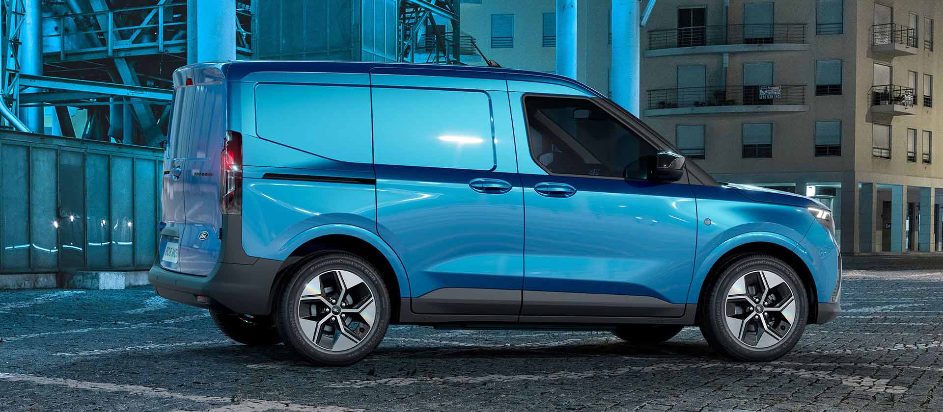 Δεξιά όψη Ford E-Transit Courier